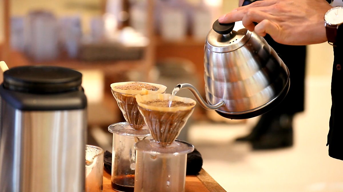 더 나은 커피를 위해 물의 온도를 조절하는 방법