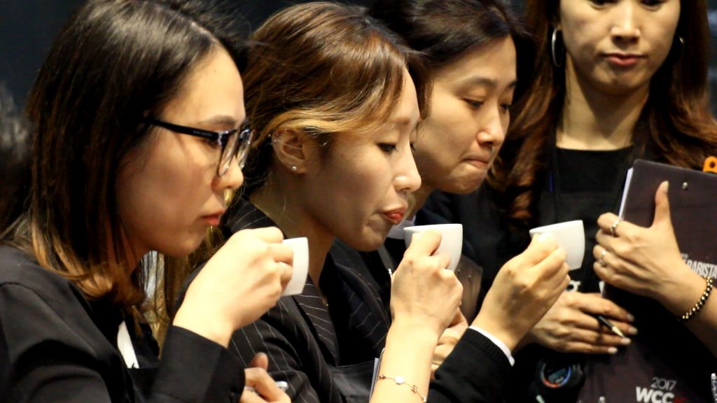 음료를 넘어 새로운 문화로  한국인의 커피 사랑