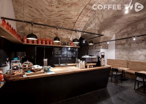 cafe-in-budapest-by-spora-architects3